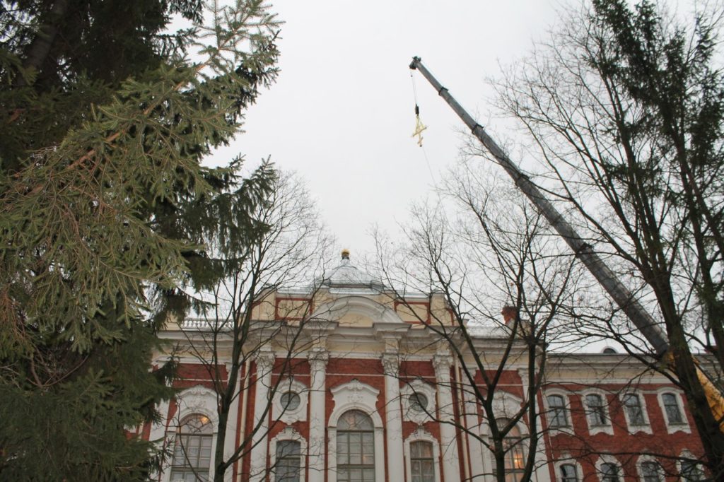 установка накупольного креста